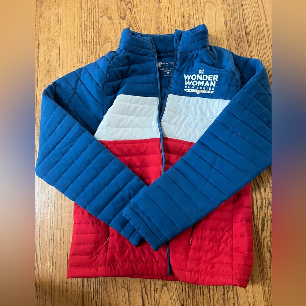 DC Wonder Woman Run Series size small light puffer jacket
